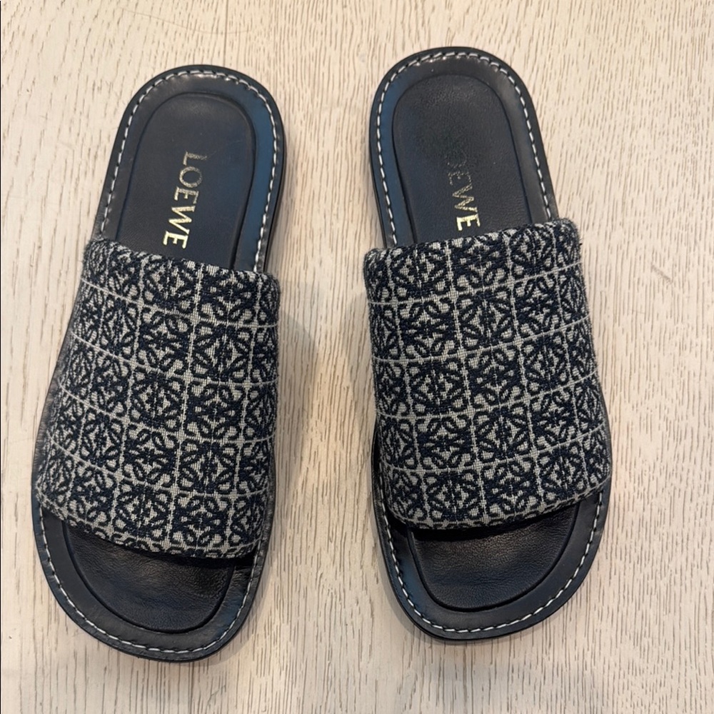 Loewe Black and Gray Patterned Sandals (size 51)